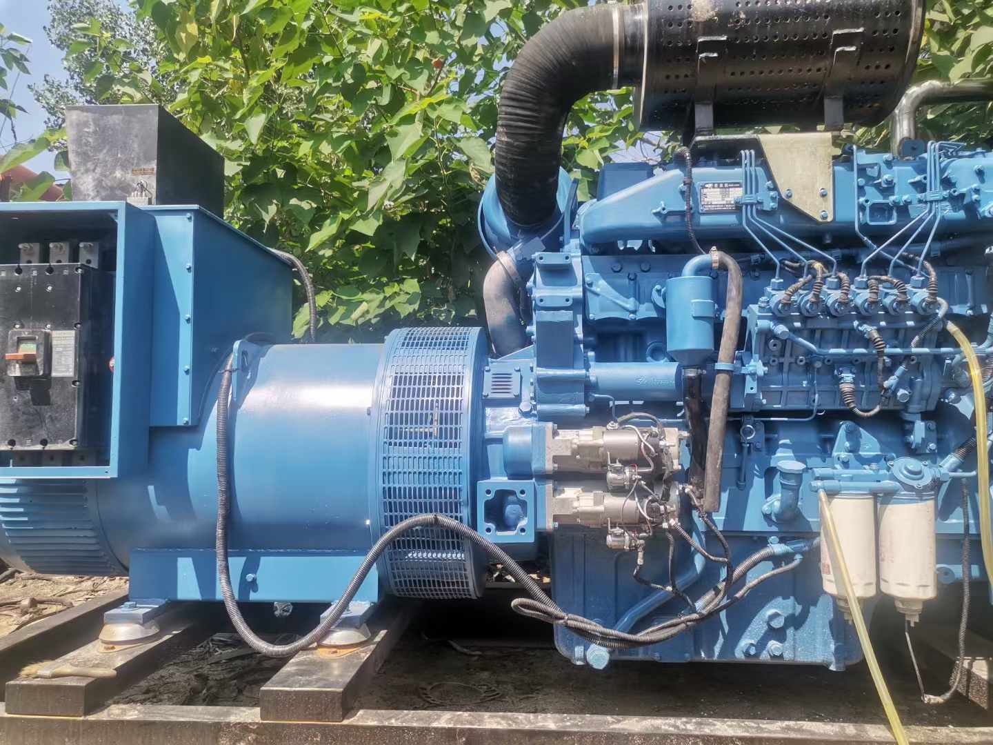 呈贡详细说明降低 800kW 柴油发电机输出电流波动的方法