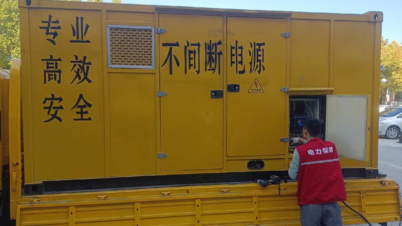 呈贡柴油发电机组和UPS电源配合使用时，如何避免切换过程中的电力中断？